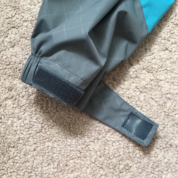 Woman’s L windbreaker rain jacket - Picture 7 of 11